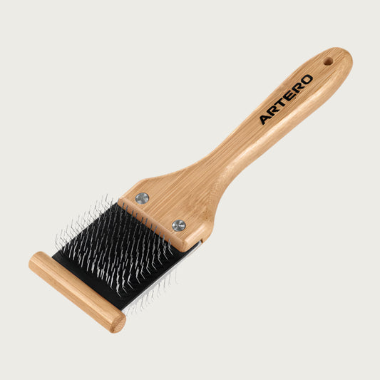 Pet slicker brush with bamboo handle, and black pad with thin, angled metal pins. Size S.