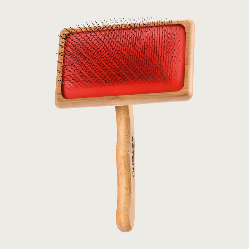 Pet slicker brush with bamboo body & handle, red rubber pad with thin metal pins, with coated tips. Size L.