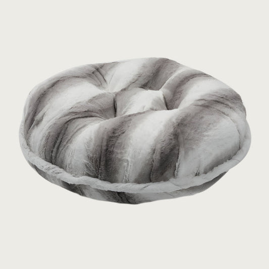 Side view of the Bagel Bed in Platinum Silver. A ring of fabric goes along the center edge of the bed, hiding the zipper.