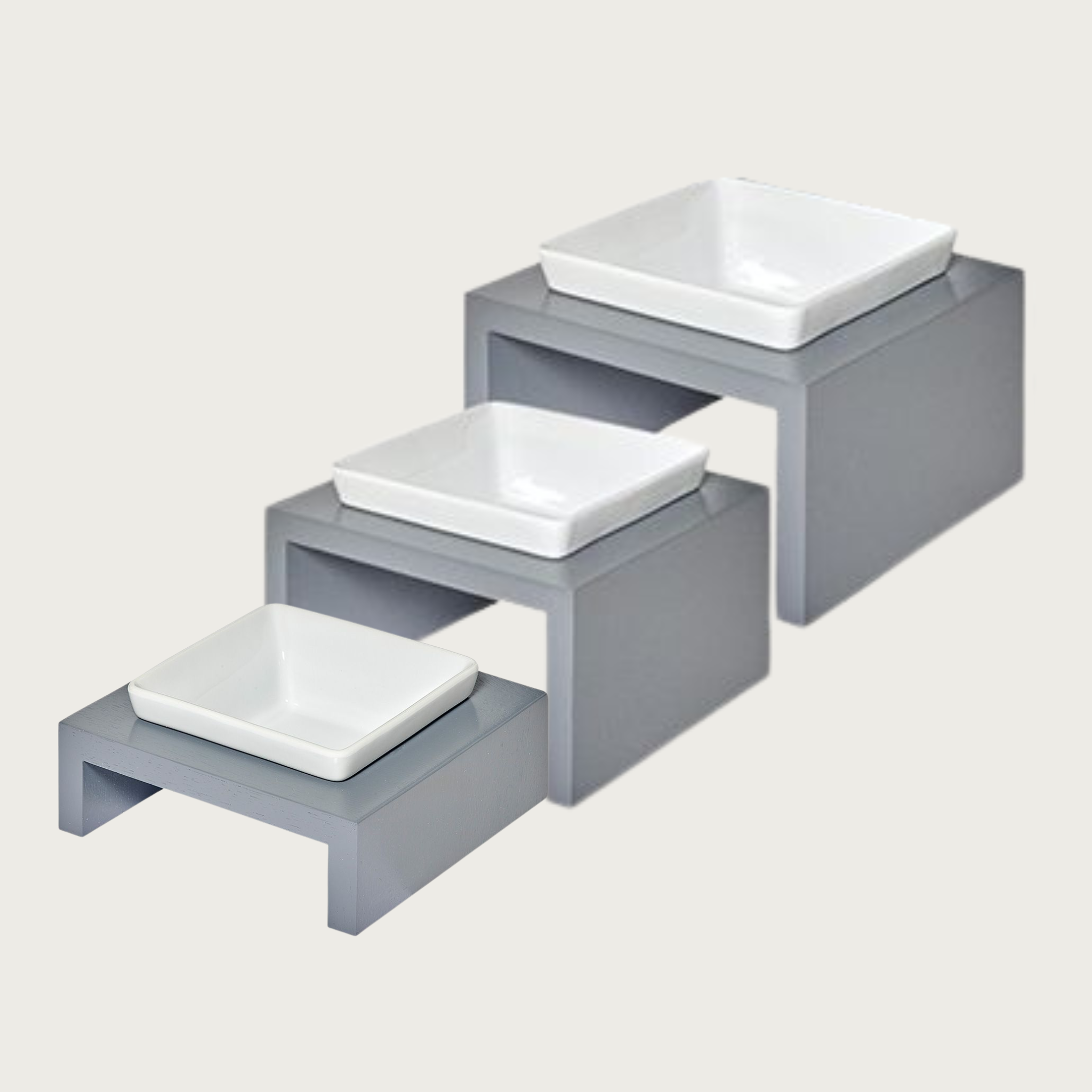 Three Moderno feeders side by side to show size difference.