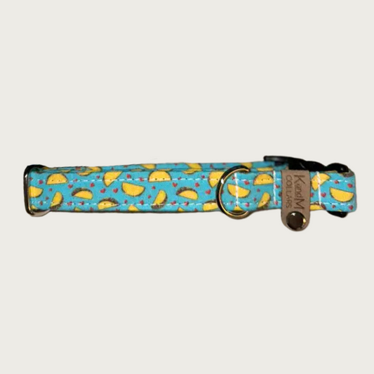0.75" width dog collar with mini tacos on a teal background, with tiny red hearts scattered throughout.