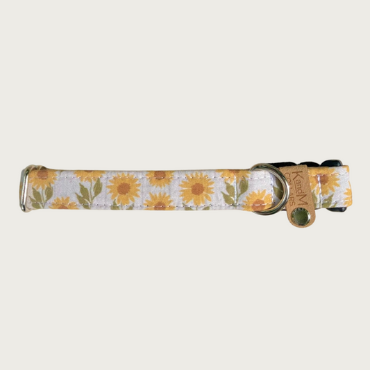 0.75" width dog collar featuring a sunflower print on a cream background.