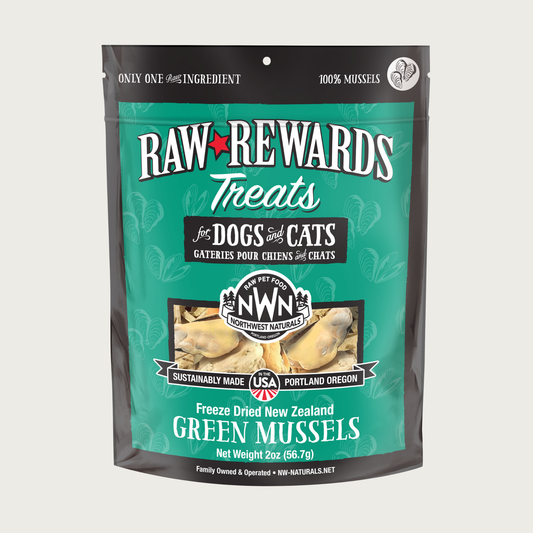 A 2 ounce green bag of Northwest Naturals freeze-dried raw New Zealand green mussels treats for dogs and cats. Clear window on bag shows whole, meat-only mussels, each about 2 inches long.