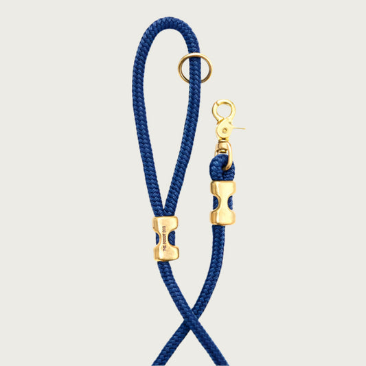 Alternate view of the Ocean marine rope leash, showing a closeup of the handle and clasp sections.