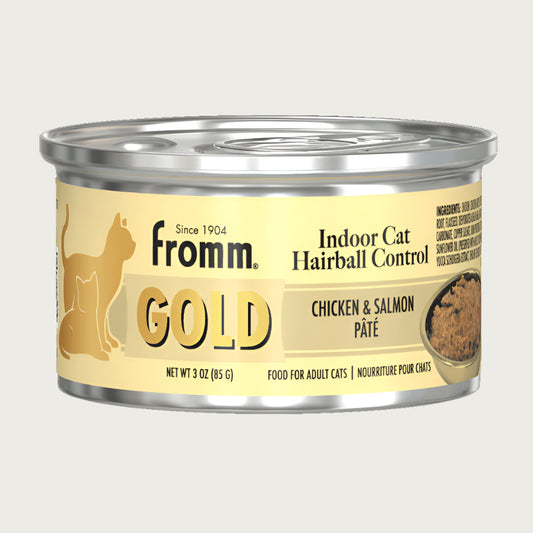 A 3 oz can of Fromm Gold Indoor Cat chicken & salmon pâté food for adult cats.